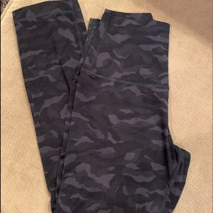 Lululemon wonder under